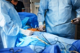 Ελκώδης κολίτιδα: Τα πλεονεκτήματα της λαπαροσκοπικής προσπέλασης στη χειρουργική θεραπεία της